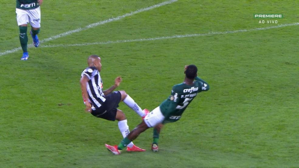 Com três expulsões no primeiro tempo, Palmeiras perde fora de casa